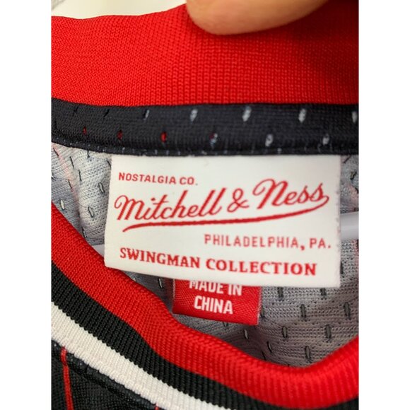 Mitchell & Ness 1995-96 Scottie Pippen Bulls Throwback Jersey Large New - Picture 3 of 8